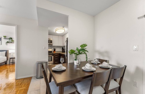 North Brookline Apartment | Gorgeous 2bd/1.5ba Next to BU zpjh