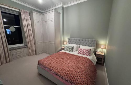 Stockbridge Apartment | Gorgeous 2BDR with Unique Character in Edinburgh