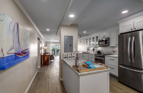 Nazareth Condo | GORGEOUS 2BR Condo on the beach! Newly remodeled, sleeps 6.