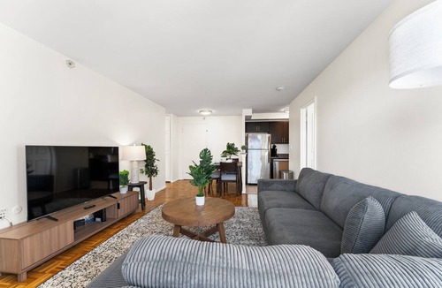 North Brookline Apartment | Gorgeous 2BR Next to BU n9g6