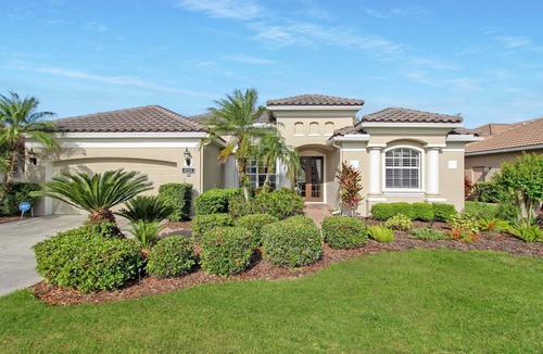 Braden River House | Gorgeous 3/3 private lakefront pool home - Irynas Dream