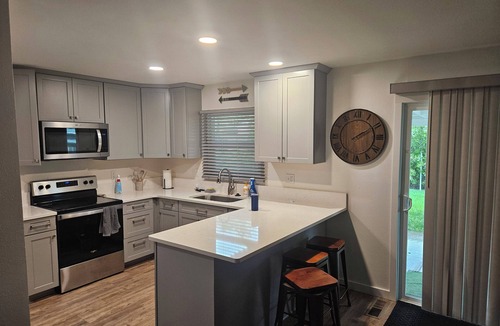 Pendleton House | Gorgeous 3-bedroom house with AC in charming Pendleton close to everything!