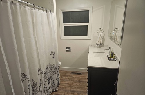 Pendleton House | Gorgeous 3-bedroom house with AC in charming Pendleton close to everything!