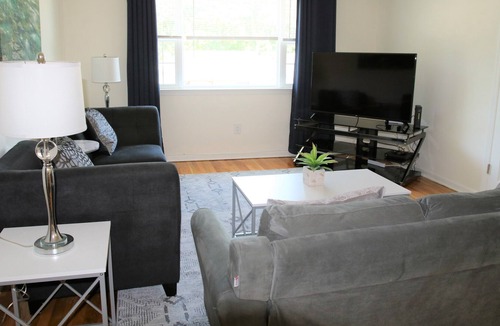 Bridgewater Apartment | Gorgeous 3-Bedroom/2-Bath Apartment in Bridgewater