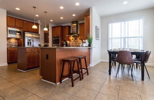 Virginia Square House | Gorgeous 3000+ SF, 5BR, 5BA -10 min to DC - Families, Arlington Cemetery