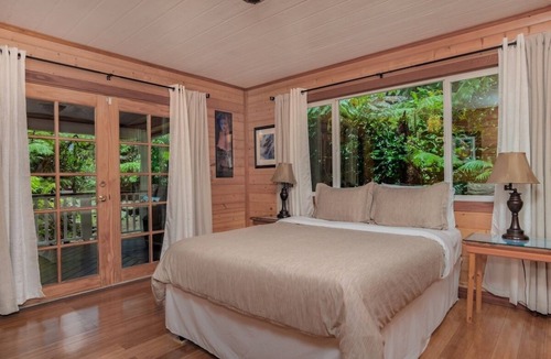 Volcano House | Gorgeous 3bd/2ba villa with covered patio, ping pong table, BBQ & playground