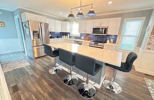 Ocean Isle Beach Cottage | Gorgeous 4 bedroom Home new decking and outdoor space