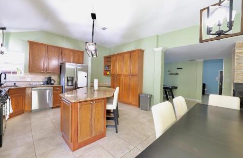 Flower Mound House | Gorgeous 4 bedroom 2,5 bath Home with Heated Pool, Spa & Game Room close to DFW Airport and 35 mins from Dallas Stadium - Great for World Cup Fans !