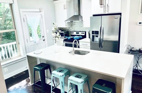 Northeast House | Gorgeous 4-Level House with Private Parking in Serene Washington Neighborhood