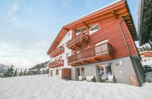 Selva di Val Gardena Apartment | Gorgeous Apartment Close to Ski Lifts with Wi-Fi, Parking and Garden