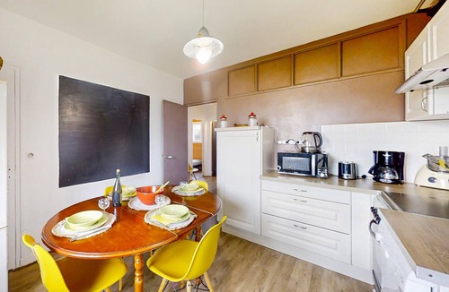 Locmariaquer Apartment | Gorgeous apartment in Locmariaquer with WiFi