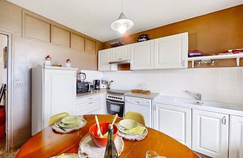 Locmariaquer Apartment | Gorgeous apartment in Locmariaquer with WiFi