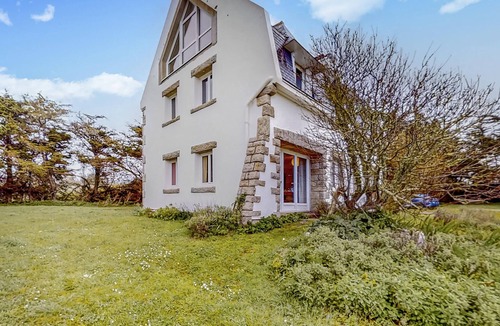 Locmariaquer Apartment | Gorgeous apartment in Locmariaquer with WiFi