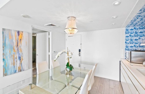 West Avenue Condo | Gorgeous Bay View Balcony Suite in Miami Beach with Pool and Spa Access