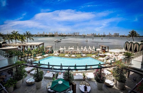 West Avenue Condo | Gorgeous Bay View Balcony Suite in Miami Beach with Pool and Spa Access