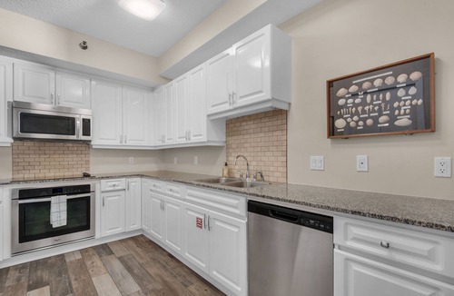 Navarre Beach Condo | Gorgeous Beachfront w/Beach Service