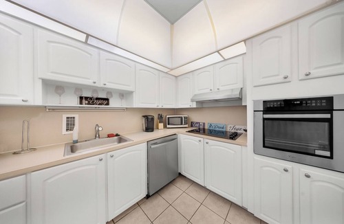 Hollywood South Central Beach Condo | Gorgeous Beachfront Condo with Stunning Ocean Views and Resort Amenities