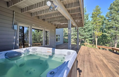Evergreen Cabin | Gorgeous Bear Mountain | Hot Tub & WFH Friendly