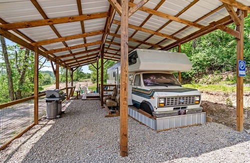 Somerdale House | Gorgeous Caravan Glamping Escape for Four in Dover, Ohio