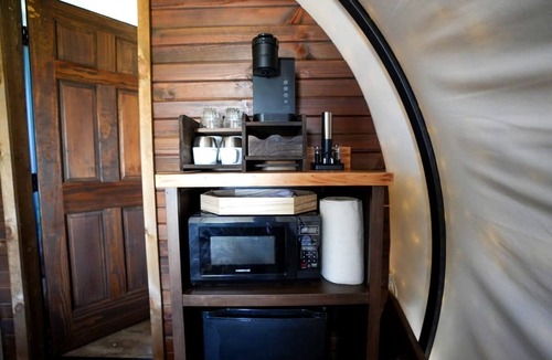 Satin House | Gorgeous Caravan with Barbecue and Stunning Countryside Sights in Chilton, Texas