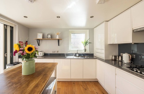Edinburgh House | Gorgeous central 3 bed house - free parking & garden (15 min walk to Royal Mile)