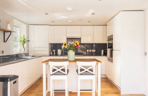 Edinburgh House | Gorgeous central 3 bed house - free parking & garden (15 min walk to Royal Mile)