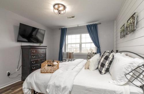 Branson Apartment | Gorgeous Condos at Holiday Hills Resort - Beautifully Updated and Affordable - Family Amenities