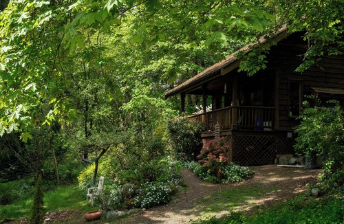 Fulford Harbour Cottage | Gorgeous cottage retreat offers the blend of rural tranquility & modern comfort
