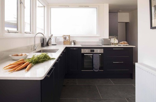 Gorran Haven House | Gorgeous Cottage, Parking, Short Walk to Beach