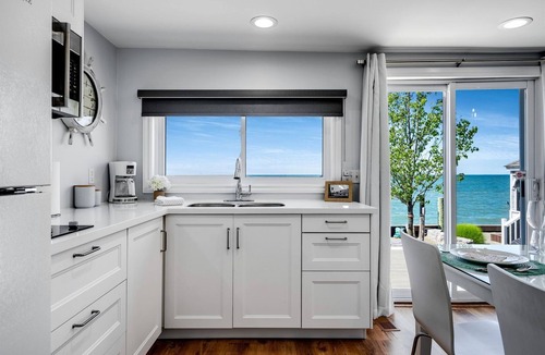 Leamington Cottage | Gorgeous Cottage with Fire Pit and Nice Beach Vistas in Leamington, Ontario