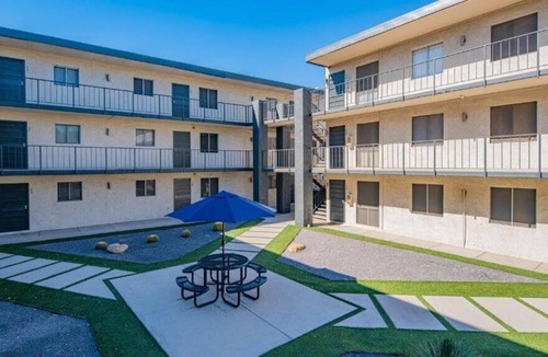 Goebel Apartment | Gorgeous CozySuites in Camelback w/pool, parking! 01