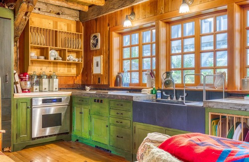 Government Camp Ski Chalet | Gorgeous custom-built chalet with fireplace & home office - walk to ski & hiking