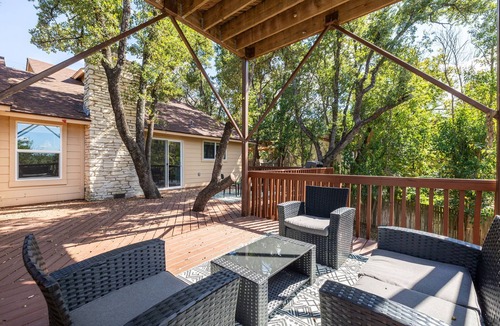 Austin House | Gorgeous Deck, Stunning Views - Treetop Vista by Portoro