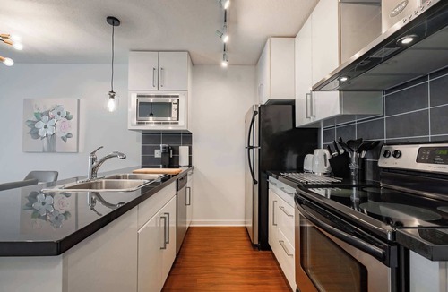 Crosstown Apartment | Gorgeous Downtown Unit + Parking