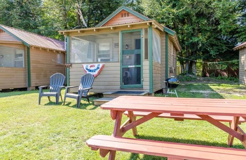 Inlet Cottage | Gorgeous Escape, Steps Away from Fourth Lake at Stiefvater's Lakeside Cottages