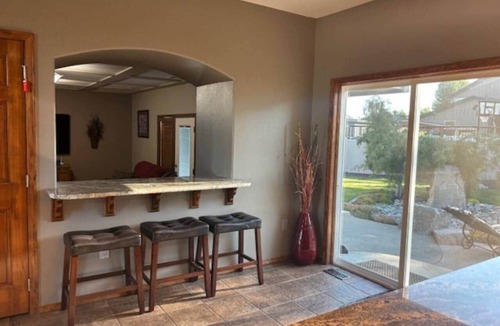 Spokane House | Gorgeous Executive Home - Hot Tub, Gym, Theatre, and More!