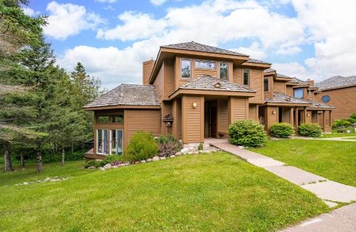 Lutsen House | Gorgeous Executive Lutsen Townhome - Ski-in Ski-out, Pool, Hot Tub, Hiking, Biking, campfires and more!