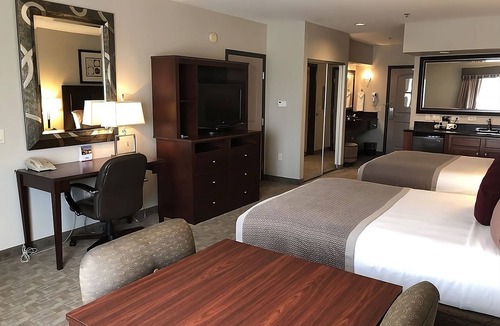 Killeen Hotel | Gorgeous Family Getaway! 2 Lovely Units and Pool.