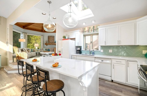 Manzanita House | Gorgeous family home, dog Ok, ping pong, air hockey, foosball-Haven