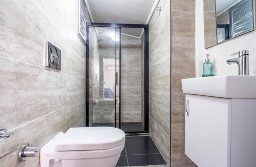 Besiktas Apartment | Gorgeous Flat with Balcony in Besiktas