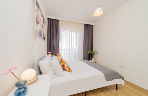 Kepez Apartment | Gorgeous Flat with Shared Pool in Kepez