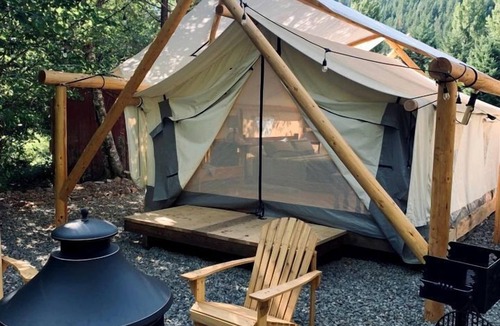 Idleyld Park RV Rental | Gorgeous Glamping Tent with a Fire Pit near Umpqua National Forest, Oregon