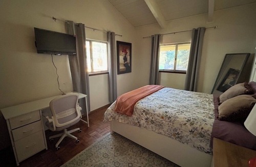 Ukiah House | Gorgeous heal side 3-bedroom house with jacuzzi , family and pet friendly .