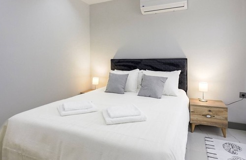 Muratpasa House | Gorgeous Hideaway with Balcony 10 min to Beach