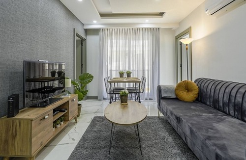 Muratpasa House | Gorgeous Hideaway with Balcony 10 min to Beach