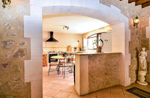 Boulbon House | Gorgeous home in Boulbon with kitchen