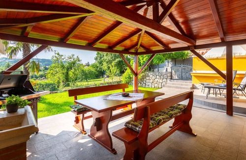 Buzdohanj House | Gorgeous home in Cernik with sauna
