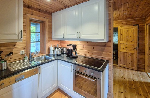 Gulen Municipality House | Gorgeous home in Eivindvik with house sea view