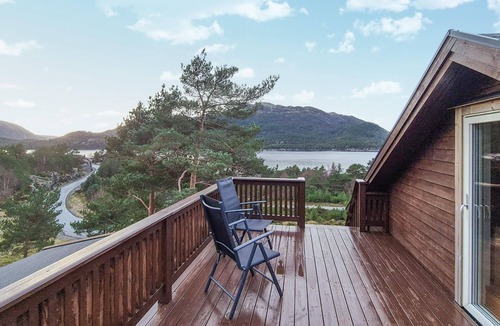 Gulen Municipality House | Gorgeous home in Eivindvik with house sea view
