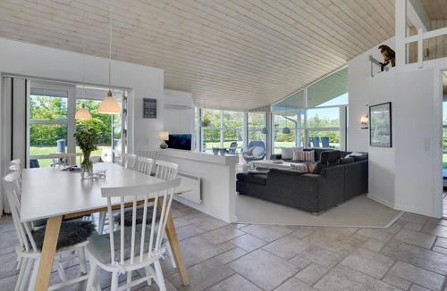 Krejbjerg House | Gorgeous home in Ejstrupholm with WiFi
